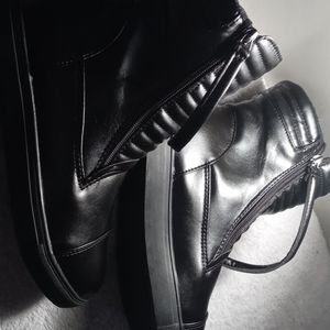 European black 40 boots